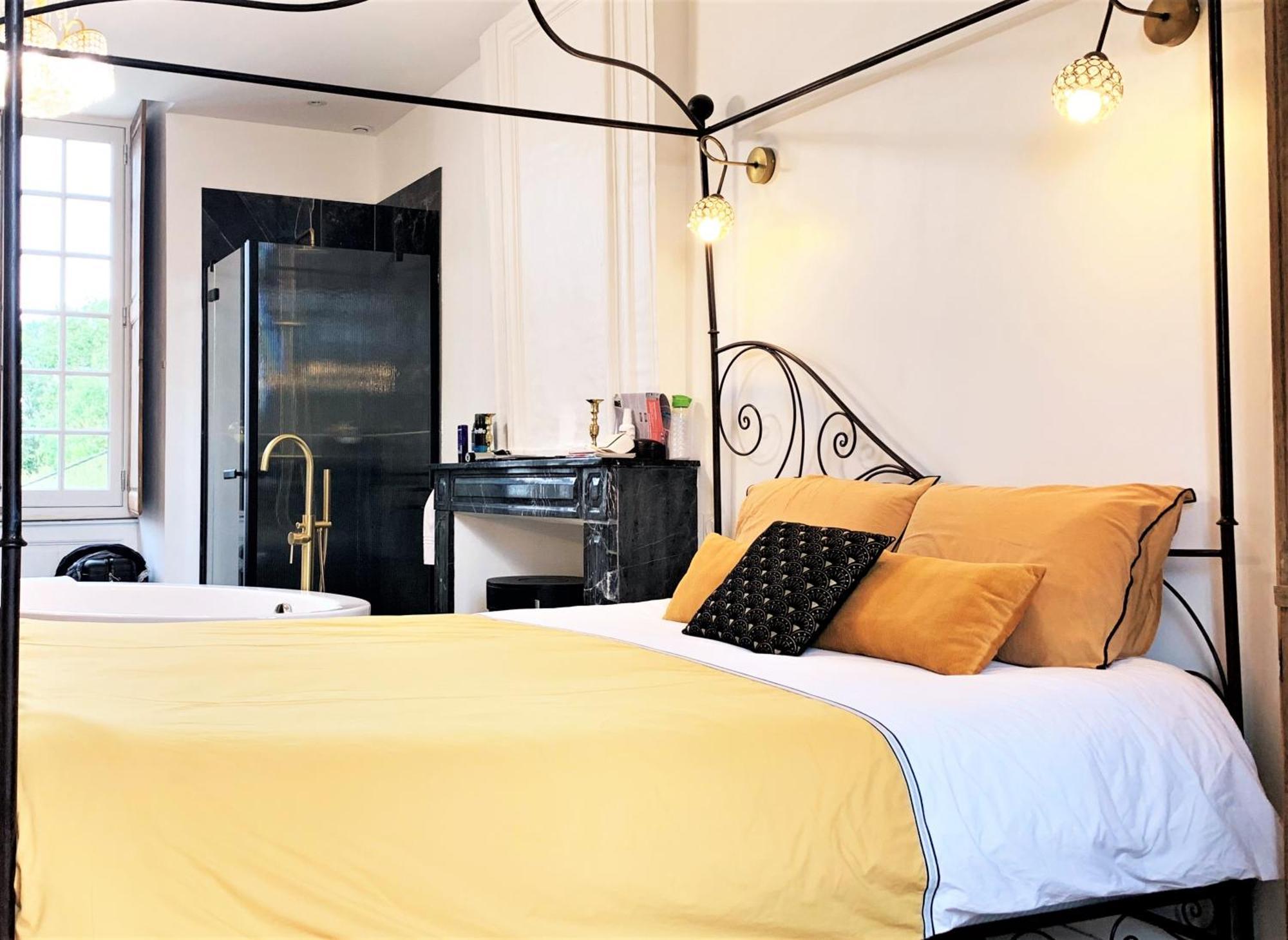 Bed and Breakfast Le Bas Chitray Ménil Esterno foto